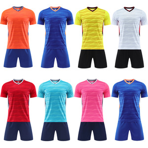 Nuevo diseño personalizado de alto rendimiento 100% poliéster fútbol Jersey sudor absorbente sublimación impresión fútbol Jersey traje - Product Image 1