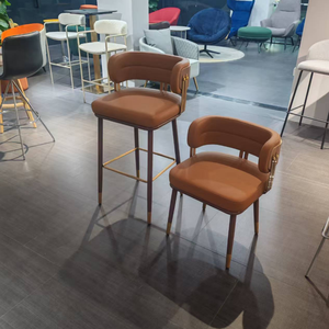 Taburete de Bar Moderno de Lujo en Terciopelo con Detalles Dorados, Patas de Madera Color Nogal, Silla Alta <span class=keywords><strong>para</strong></span> Barra de Cocina o Bistro - Product Image 5