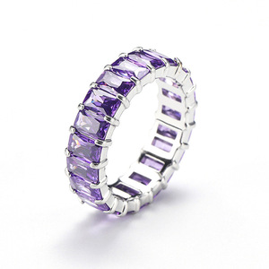 Anillos de Eternidad con Baguettes en Oro de 18K con Revestimiento PVD |   Anillo de Mujer con Circonita Cúbica Vibrante en Múltiples Colores |   Impermeable, Hipoalergénico y Duradero - Product Image 5