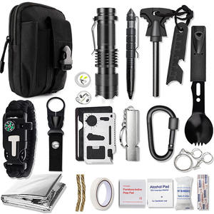 Kit de supervivencia al aire libre con linterna, multiherramienta, suministros de primeros auxilios para acampar, senderismo, aventura, conjunto de bolsa negra - Product Image 1