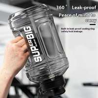 Gourde isotherme 2600 ml en PC épaissi, grande capacité, avec paille, design minimaliste, pour sport et gym, anti-fuite, durable, portable, promotionnelle