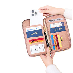 Portefeuille de voyage personnalisé pour femme en <span class=keywords><strong>cuir</strong></span> PU <span class=keywords><strong>rose</strong></span>, avec protection RFID, pour passeport familial, <span class=keywords><strong>porte</strong></span>-cartes zippé, organiseur, <span class=keywords><strong>porte</strong></span>-cartes à poignet - Product Image 1