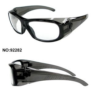 Lunettes de protection industrielles avec plaquettes nasales antidérapantes en TPR, certifiées CE EN166 ANSI Z87.1, design classique, pour entrepôt et logistique - Product Image 4