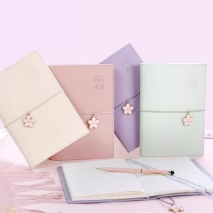 Cuaderno A5 Cuero PU <span class=keywords><strong>Diario</strong></span> Cierre Elastico Colgante Flor Cerezo Tapa Dura Pastel Bloc Escritura Agenda Set Regalo - Product Image 1
