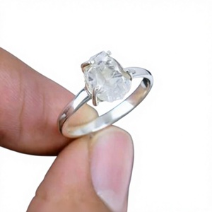Bague de fiançailles classique en argent 925 avec diamant rond taille brillant, sertie à griffes, bijoux fins pour femme - Product Image 1