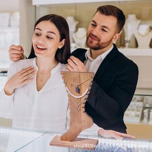 แท่นวางสร้อยคอไม้เนื้อแข็ง สีเรโทร แบบตั้งพื้น ชิ้นเดียว สำหรับใช้ในบ้านหรือหน้าต่าง - Product Image 3