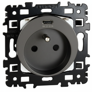 Vulcain 2P + T Smart Power USB-C Combination Socket Square Design pour une connectivité pratique - Product Image 1