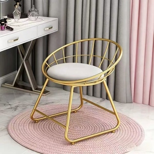 Chaise ronde en métal doré avec coussin rose, meubles contemporains pour chambre à coucher et salon - Product Image 6