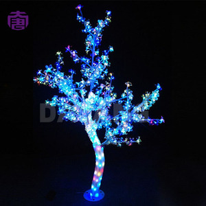 Lumière d'arbre LED décorative extérieure en PVC pour éclairage commercial, de rue, de parc, de place, de mariage, d'événement et de paysage nocturne - En vente - Product Image 2