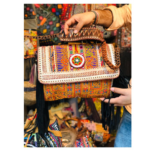 Sac à main à pochettes en cuir véritable pour femmes, Banjara, pochette de luxe - Product Image 1