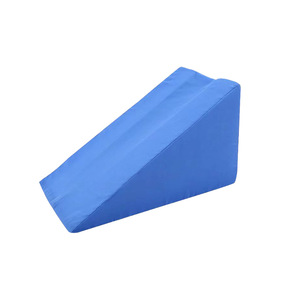 Coussin d'élévation pour membres supérieurs, forme triangulaire, amovible, lavable, en éponge, pour le positionnement et le soutien des mains - Product Image 1