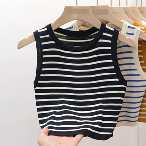 Haut d'été tricoté sans manches à rayures en soie glacée pour femme, style débardeur halter tendance - Product Image 2