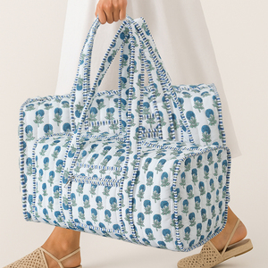 <span class=keywords><strong>Bolsa</strong></span> de Viaje Floral Acolchada de Poliéster con Logotipo Personalizado al por Mayor, <span class=keywords><strong>Bolsa</strong></span> de Lona Grande de Moda para Mujer - Product Image 6