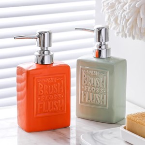 Bouteille <span class=keywords><strong>de</strong></span> lotion en céramique rétro créative pour hôtel et maison <span class=keywords><strong>Distributeur</strong></span> <span class=keywords><strong>de</strong></span> <span class=keywords><strong>savon</strong></span> pour salle <span class=keywords><strong>de</strong></span> bain désinfectant pour les mains - Product Image 4