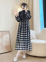 Robe longue plissée à pois en gros Robe plissée décontractée rouge à manches longues élégante pour femmes
