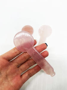 Rouleau de jade en cristal naturel de haute qualité, logo personnalisé, masseur facial Gua Sha, rouleau de quartz rose, Guasha - Product Image 2
