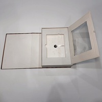 Boîte en carton en forme de livre avec fermeture magnétique noire mate, conception d'emballage cadeau décoratif de luxe avec logo personnalisé