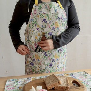 Delantal impermeable con estampado floral, delantal de cocina de poliéster para adultos, uso diario, diseño con conejos y flores - Product Image 1