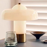 Lampe de table de style postmoderne, modèle design pour salle d'étude, éclairage décoratif haut de gamme, lampe champignon créative pour chambre à coucher et chevet