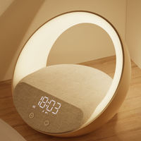 2024 Gloednieuw product 4-in-1 multifunctionele draadloze oplader LED nachtlamp bureaulamp met wekker en muziekspeaker