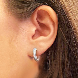 Orecchini a Cerchio con Charm Geometrico Rotondo per Donne, Stile Romantico per Fidanzamento, Uso Quotidiano e Ufficio - Product Image 5
