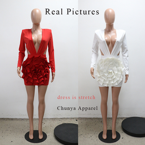 Disponibile CY901591 <span class=keywords><strong>Abito</strong></span> Corto con Scollo a V Profondo e Fiori, Maniche Lunghe Traforate, Vestito da Festa e Club per Donna 2025 - Product Image 2