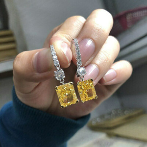 Orecchini Eiga Blade in oro 18 carati con diamanti, taglio Asscher giallo fantasia, certificati GIA, gioielli di lusso da sposa per donna - Product Image 3