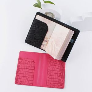 Estuche Protector de Cuero PU con Patrón de Cocodrilo para Identificación y Pasaporte para Parejas - Product Image 4