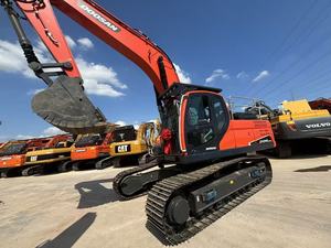 Excavatrice sur chenilles d'occasion Doosan DX340LC-9C rouge, 34 tonnes, avec godet hydraulique - Product Image 3