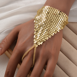 Conjunto de pulseras chapadas en oro antideslustre para mujer, con borlas integradas en el puño de malla de lentejuelas anchas y cadena de mano, venta al por mayor - Product Image 1
