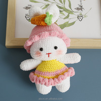 Lapin en crochet fait main, adorable amigurumi avec chapeau de carotte, poupée animale en fil, objets décoratifs pour anniversaire et Pâques