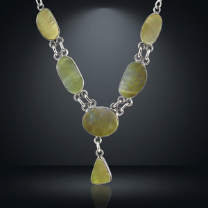 Collar de Plata con Hermosas Perlas Mabe de Diseño Famoso de Art Palace - Product Image 1