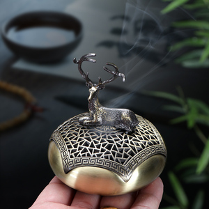 Queimador de Incenso Retrô de Metal com Design de Veado da Sorte, Tampa Vazada com Padrão de Gelo Rachado, Ecológico, Artesanal, para Aromatização, Yoga, Meditação e Casa - Product Image 1
