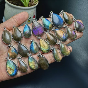 Bijoux <span class=keywords><strong>en</strong></span> cristal naturel <span class=keywords><strong>Pendentif</strong></span> <span class=keywords><strong>en</strong></span> <span class=keywords><strong>labradorite</strong></span> violette semi-précieuse <span class=keywords><strong>en</strong></span> <span class=keywords><strong>argent</strong></span> sterling 925 pour femme - Product Image 2