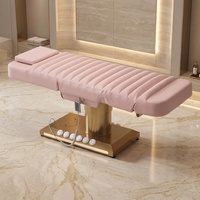 Lit de beauté électrique en cuir PU rose avec base dorée, inclinable et réglable pour les soins cosmétiques
