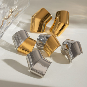 J & D珠宝Ins流行18k金不锈钢电镀不规则凸梯形抛光耳环 - Product Image 4