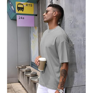 Camiseta gris extragrande para hombre, de algodón, estilo urbano, holgada, transpirable, informal, de gramaje pesado - Product Image 3