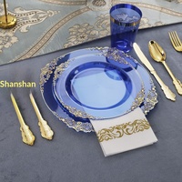 Service de table jetable de style luxe léger à motif dragon, comprenant assiette transparente bleue gaufrée, verre à vin à bord doré, couteau, fourchette et cuillère
