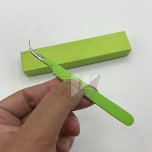 แหนบต่อขนตาปลอมสแตนเลสสีเขียวปลายแหลมออกแบบโลโก้ได้ตามต้องการจากญี่ปุ่นอย่างยั่งยืน - Product Image 2