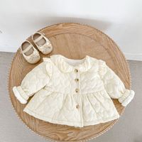 Nouvelle veste d'hiver en coton pour bébé fille, super mignonne, col à volants, rembourrée, doublée de polaire, vêtements d'extérieur pour tout-petits