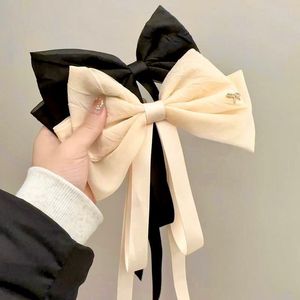 Fashionable, luxurious French retro velvet tassel hair <b>clip</b>, elegant autumn/winter trending niche hair accessory - Product Image 2
