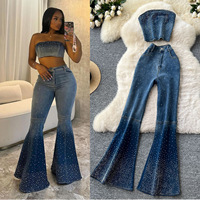 Ensemble 2 pièces tendance pour femme : haut dos nu sans manches orné de strass et jean évasé taille haute