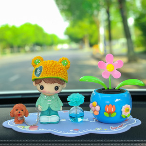 Figurine de dessin animé en résine Ruijie pour décoration de voiture, diffuseur d'arômes et ornement de tableau de bord - Product Image 1