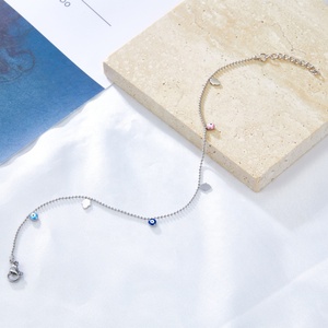 Tobillera de cadena chapada en oro con ojos y hojas de acero inoxidable para mujer - Product Image 2