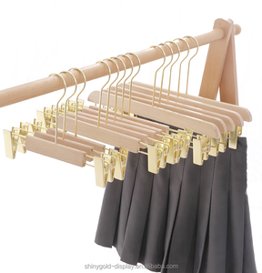 Cintres en bois massif non peints avec clip pour pantalon et logo personnalisé enfant/adulte, cintres à vêtements en bois à long crochet - Product Image 5