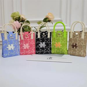 Bolso cruzado mini tejido con diseño de rompecabezas, bolso para teléfono para mujer, uso diario informal - Product Image 3