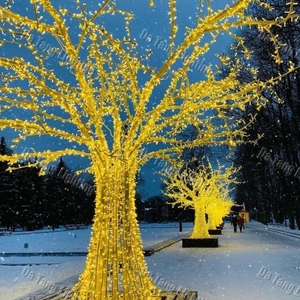 Lumière de Noël en forme d'arbre, conçue comme une sculpture lumineuse creuse pour des arrangements décoratifs nocturnes épurés - Product Image 4