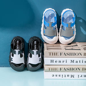 Sandales pour enfants antidérapant souple PVC <span class=keywords><strong>semelle</strong></span> bébé pantoufles boucle sangle fermeture plage sandale enfant garçons Anti coup de pied conception chaussures d'été - Product Image 4