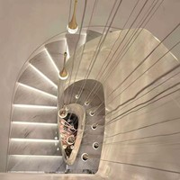 Escalier Courbé Intégré Crème Clair, Garde-corps en Fer Forgé Métallique Minimaliste Moderne, Escalier Personnalisé pour Villa de Luxe Utilisation Intérieure