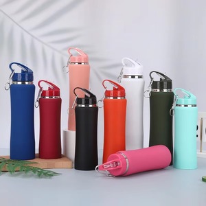 Bouteille isotherme portable en acier inoxydable de 600 ml et 750 ml pour activités de plein air, isolation sous vide 6-12 heures, design classique, pour le sport et la ceinture - Product Image 6